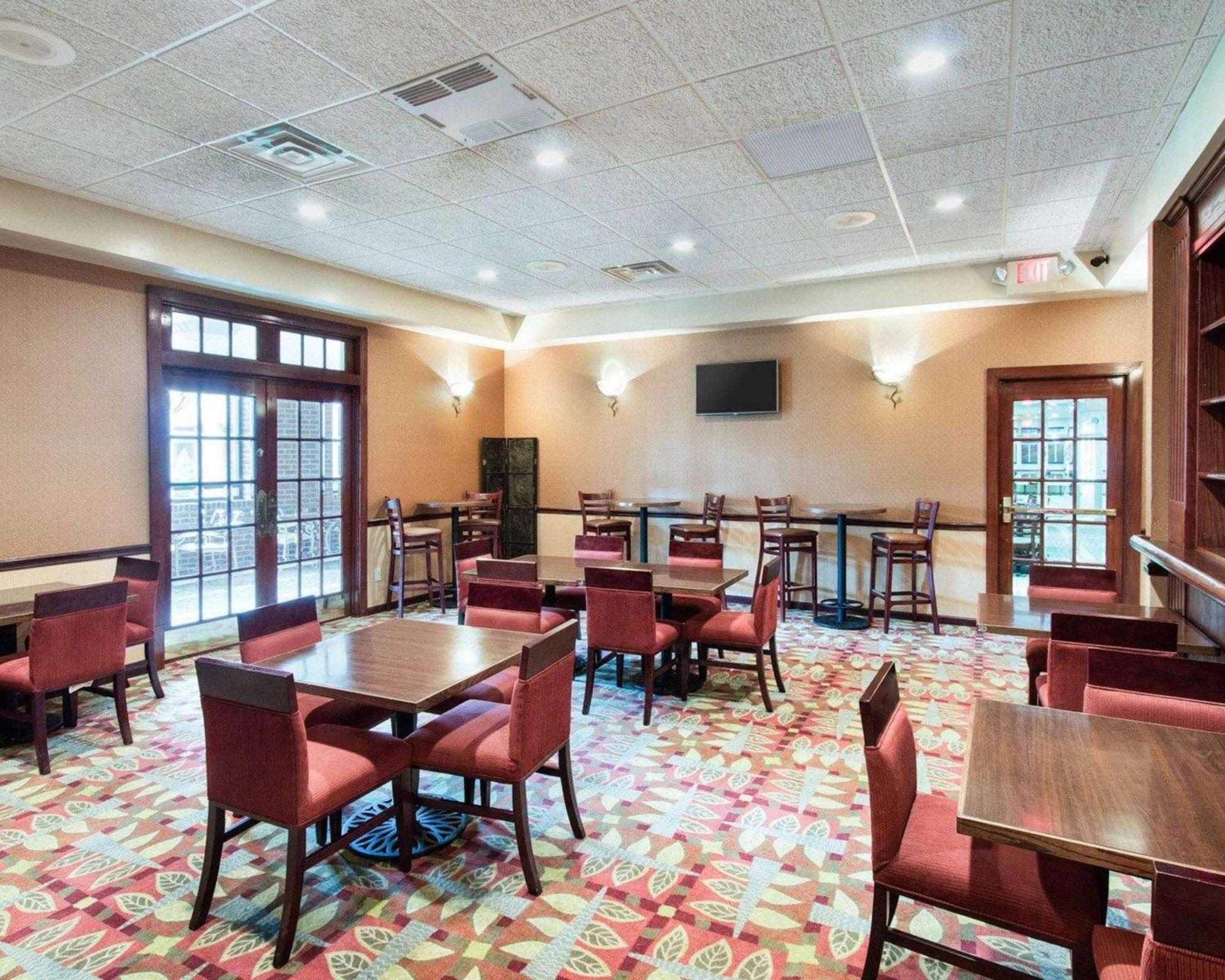 Comfort Suites Parkersburg South Mineral Wells Exterior photo